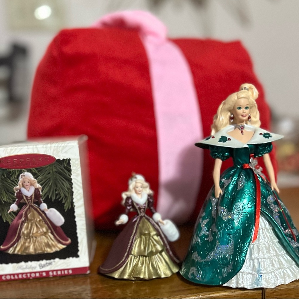 Holiday Barbie Collector's Series - Green and Gold stocking holder and ornament